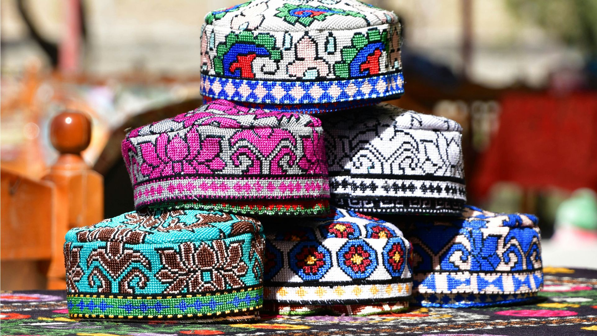 20 Iconic & Traditional Hats Worn In Different Countries - SheFashionable